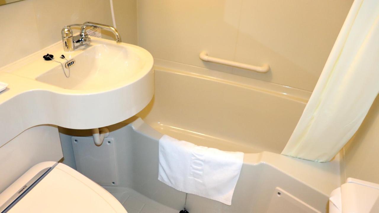 Toyoko Inn Kintetsu Yokkaichi Eki Kita Guchi Kültér fotó