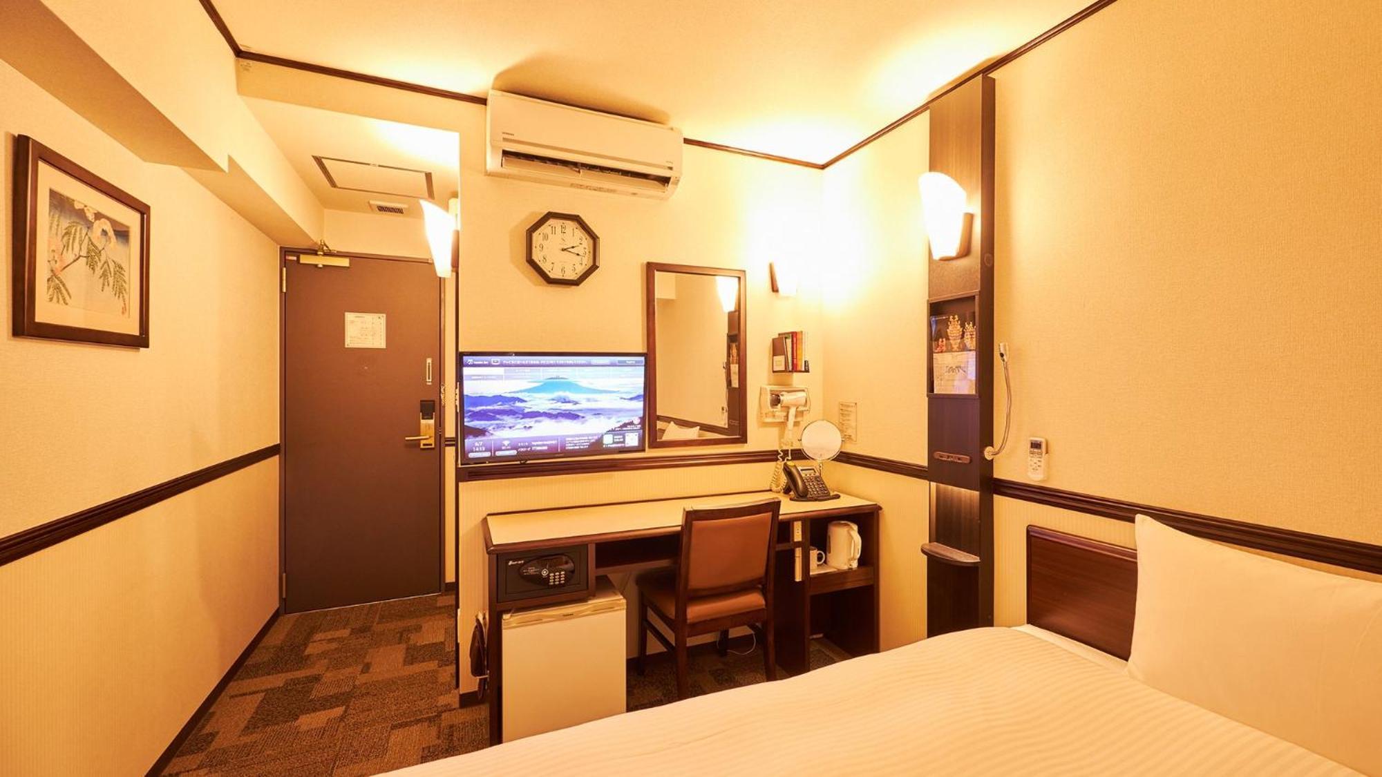 Toyoko Inn Kintetsu Yokkaichi Eki Kita Guchi Szoba fotó